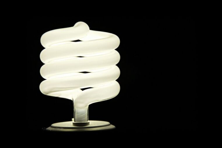 Energiesparlampe um Strom zu sparen